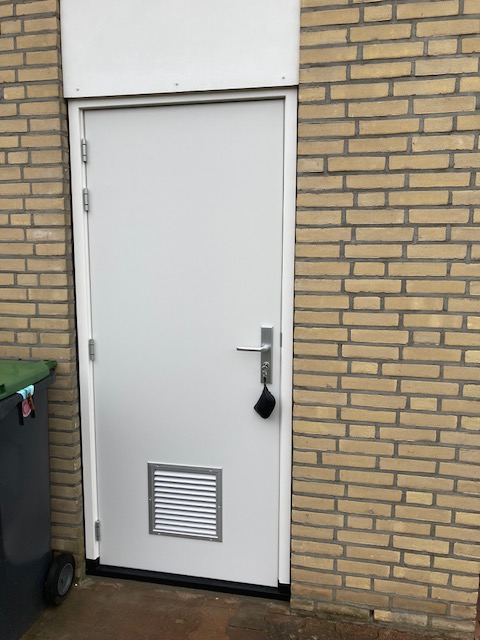 Nieuwe bergingsdeur met karakter in Landgraaf