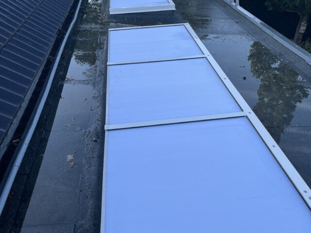 Hagelschade lichtstraat in Reuver.