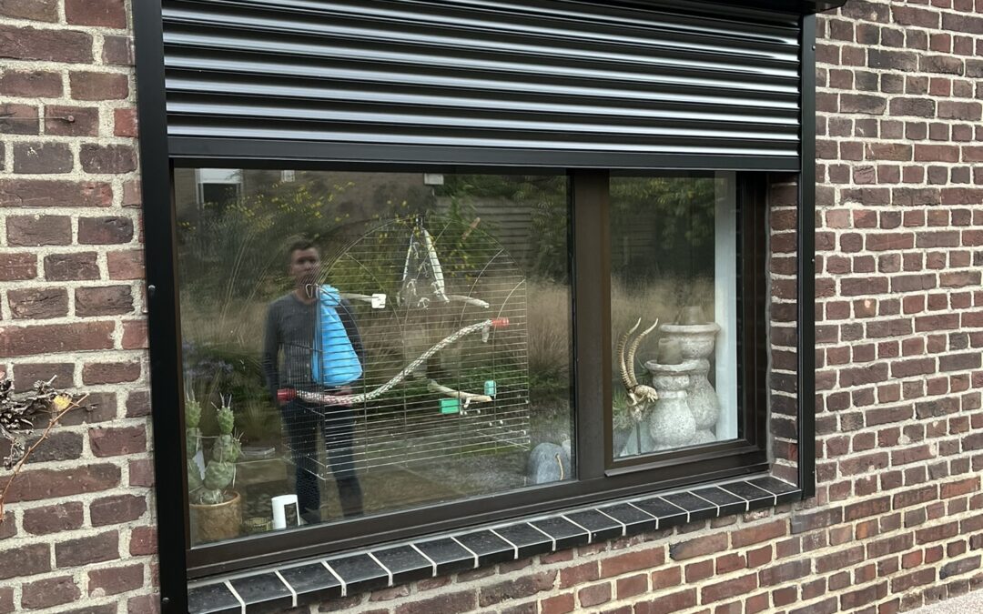 Leveren en plaatsen van Aluprof rolluik in Reuver.