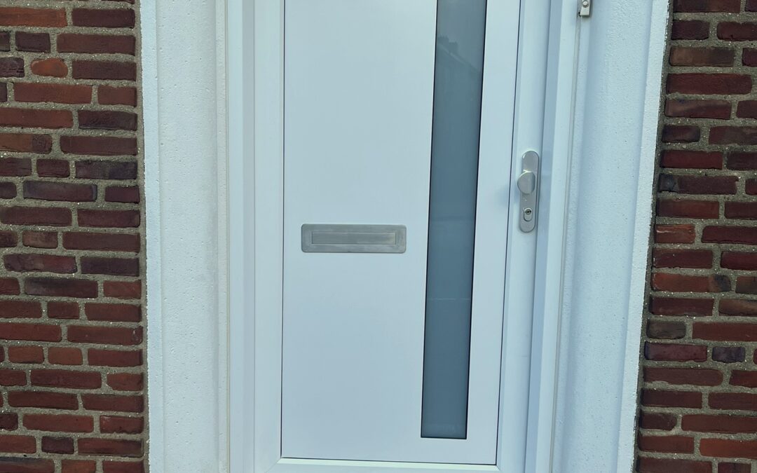Upgrade deurpaneel voordeur in Steyl.