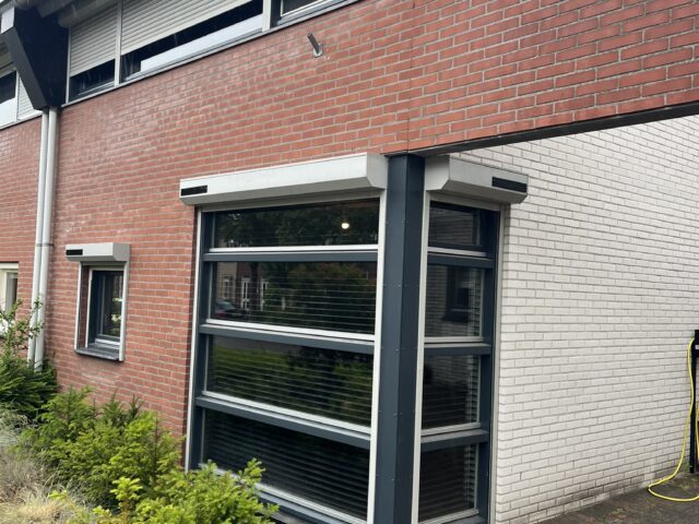Somfy RS100 io Solar motoren in Reuver